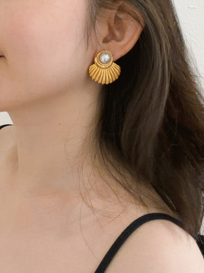 Fan Pearl Earrings